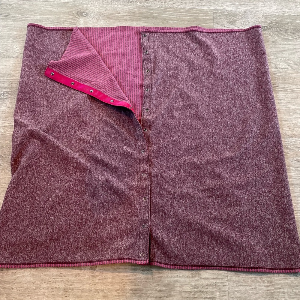 Lululemon athletics vinyasa scarf- burgundy/burgundy pink striped- 2 sided NWOT